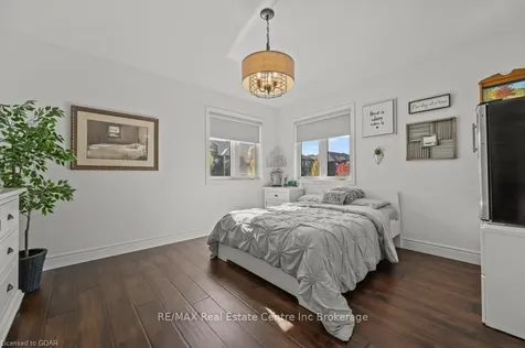 254 Gosling Gardens Guelph ON N1L 0M4