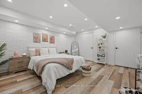 254 Gosling Gardens Guelph ON N1L 0M4