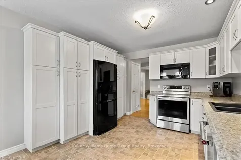 25 Reiner Crescent Wellesley ON N1H 5N8
