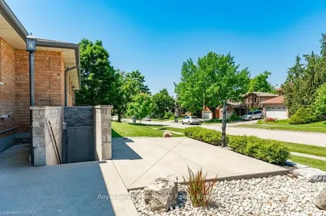 4 Valleyridge Trail Guelph ON N1G 4A9