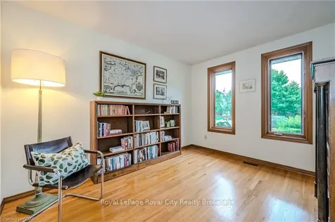 5 Halesmanor Court Guelph ON N1G 4E1