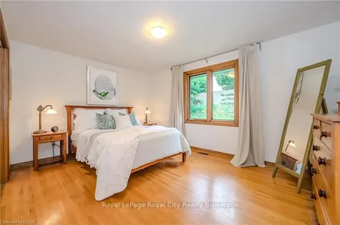 5 Halesmanor Court Guelph ON N1G 4E1