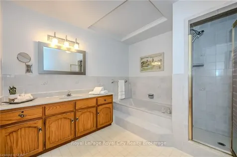 5 Halesmanor Court Guelph ON N1G 4E1