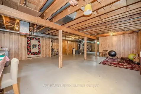 5 Halesmanor Court Guelph ON N1G 4E1