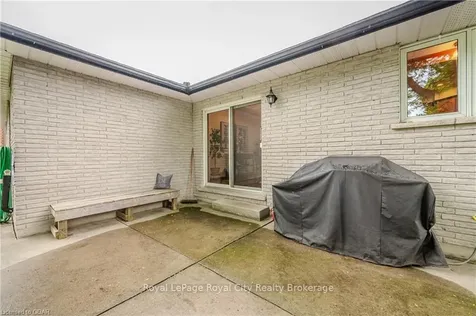 5 Halesmanor Court Guelph ON N1G 4E1