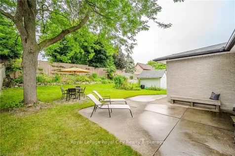 5 Halesmanor Court Guelph ON N1G 4E1