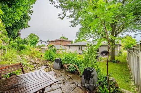 5 Halesmanor Court Guelph ON N1G 4E1