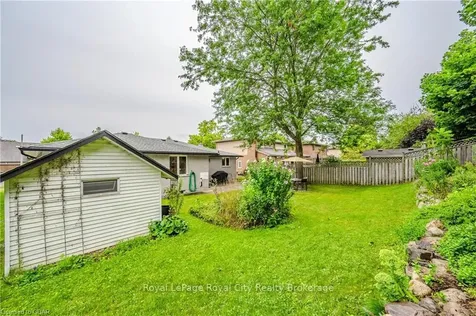 5 Halesmanor Court Guelph ON N1G 4E1