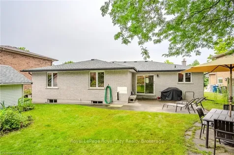 5 Halesmanor Court Guelph ON N1G 4E1