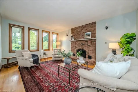 5 Halesmanor Court Guelph ON N1G 4E1