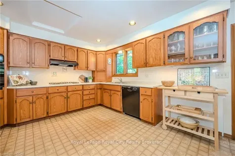 5 Halesmanor Court Guelph ON N1G 4E1