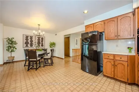 5 Halesmanor Court Guelph ON N1G 4E1