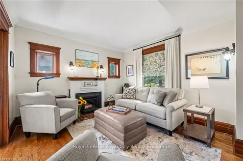142 Oxford Street Guelph ON N1H 2M7