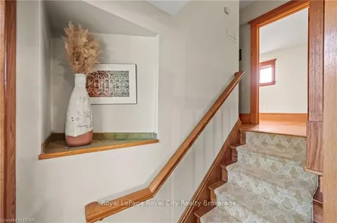 142 Oxford Street Guelph ON N1H 2M7