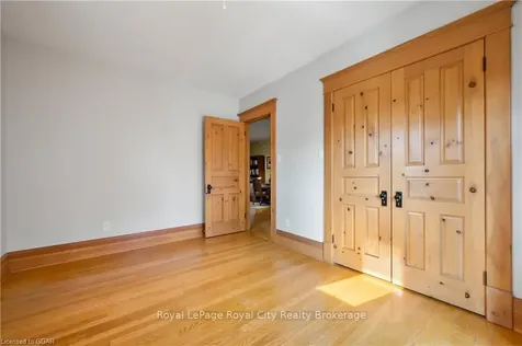 142 Oxford Street Guelph ON N1H 2M7