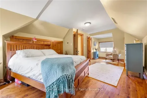 142 Oxford Street Guelph ON N1H 2M7