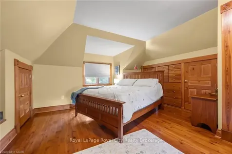 142 Oxford Street Guelph ON N1H 2M7
