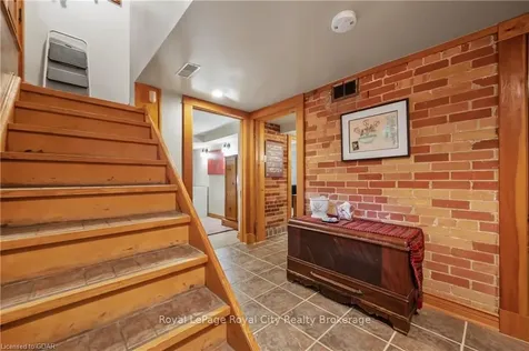 142 Oxford Street Guelph ON N1H 2M7