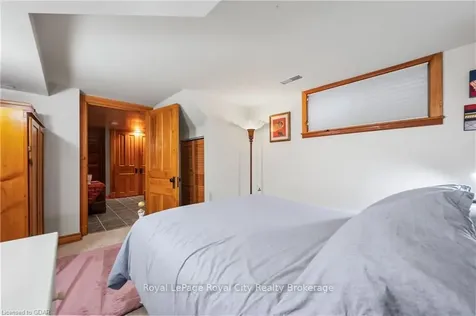 142 Oxford Street Guelph ON N1H 2M7