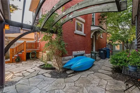 142 Oxford Street Guelph ON N1H 2M7
