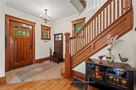 142 Oxford Street Guelph ON N1H 2M7