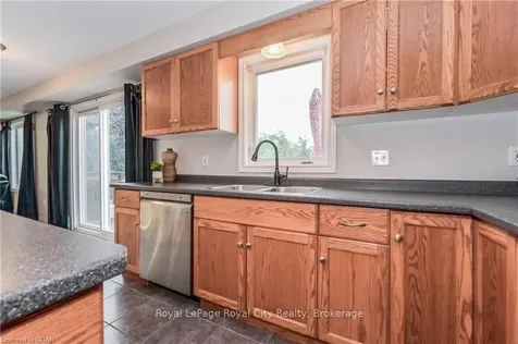 95 Halls Drive Centre Wellington ON N0B 1S0