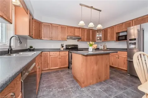 95 Halls Drive Centre Wellington ON N0B 1S0