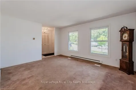 173 Southwood Drive Kitchener ON N2E 2B2