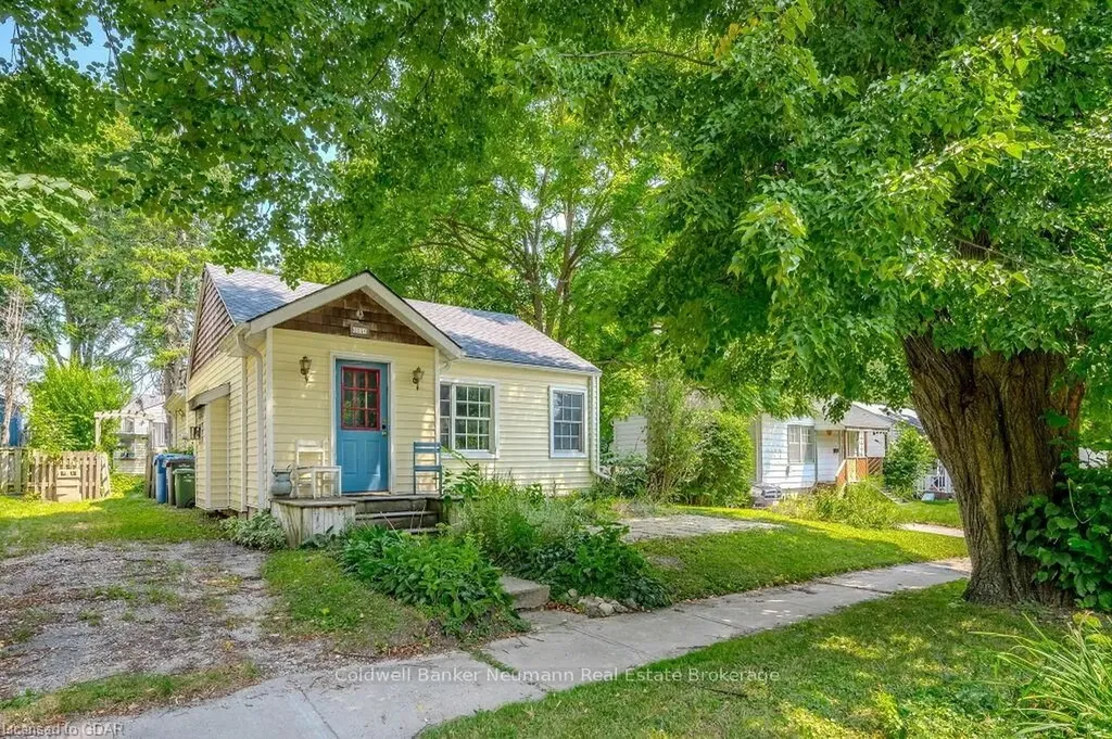 17 Merritt Boulevard Guelph ON N1H 6E1