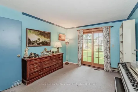 17 Merritt Boulevard Guelph ON N1H 6E1