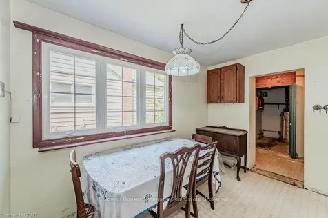 17 Merritt Boulevard Guelph ON N1H 6E1