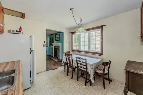 17 Merritt Boulevard Guelph ON N1H 6E1