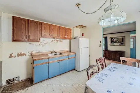 17 Merritt Boulevard Guelph ON N1H 6E1