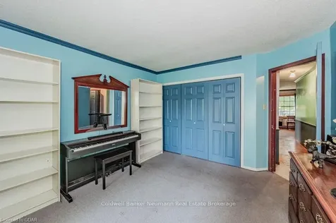 17 Merritt Boulevard Guelph ON N1H 6E1