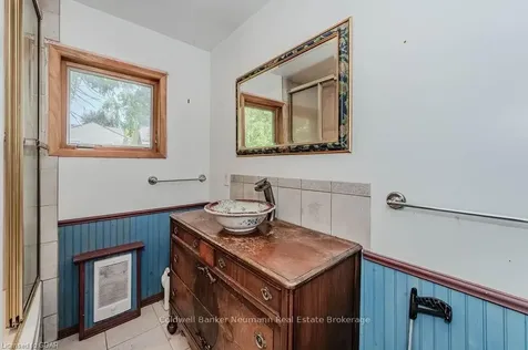 17 Merritt Boulevard Guelph ON N1H 6E1