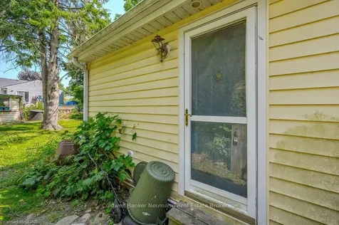 17 Merritt Boulevard Guelph ON N1H 6E1
