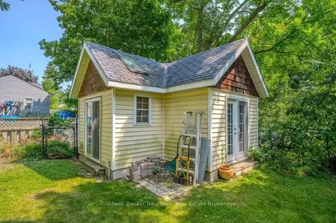 17 Merritt Boulevard Guelph ON N1H 6E1