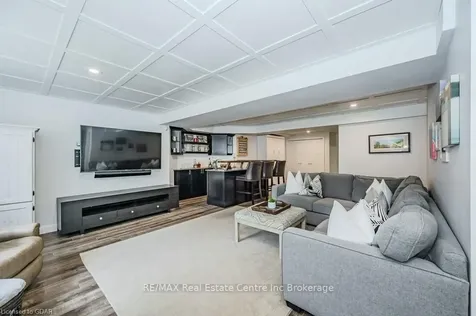 17 Westra Drive Guelph ON N1K 1Z7