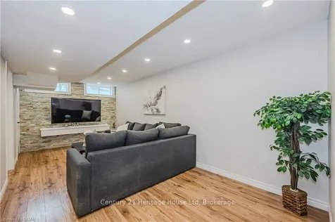 9 Troy Crescent Guelph ON N1E 6W7