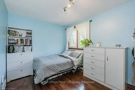 16 Lyle Place Guelph ON N1L 1A8