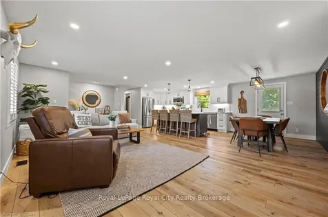 5 Macdonald Street Centre Wellington ON N0B 1S0