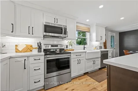 5 Macdonald Street Centre Wellington ON N0B 1S0