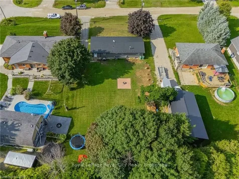 5 Macdonald Street Centre Wellington ON N0B 1S0