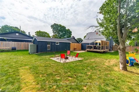 7 Gort Avenue Brant ON N3L 2H8