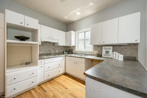 5 Wild Rose Court Guelph ON N1G 4X7