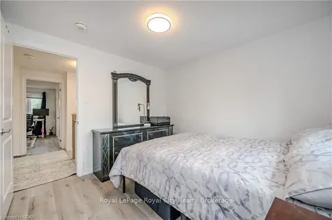 33 Bushmills Crescent Guelph ON N1K 1T6