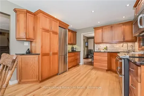 3 Stephens Court Centre Wellington ON N1M 3G1