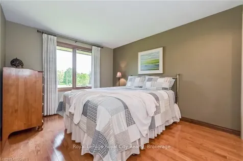 3 Stephens Court Centre Wellington ON N1M 3G1
