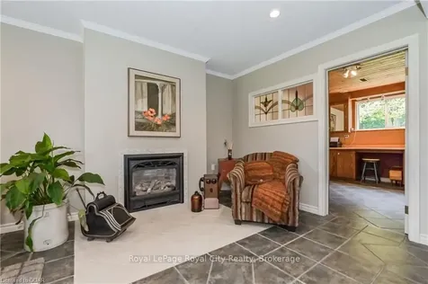 3 Stephens Court Centre Wellington ON N1M 3G1