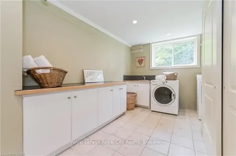 3 Stephens Court Centre Wellington ON N1M 3G1